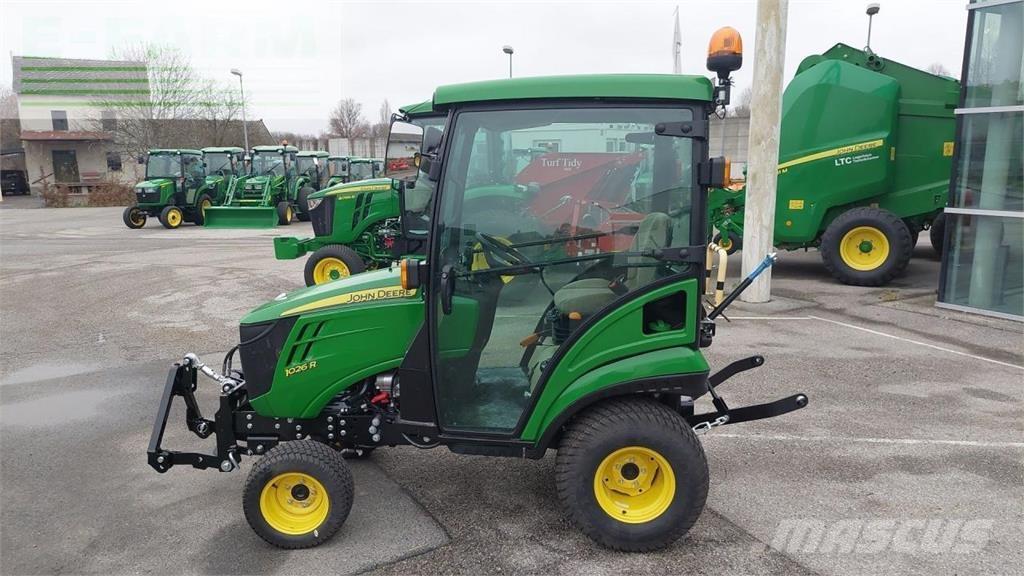 John Deere 1026R Traktorok