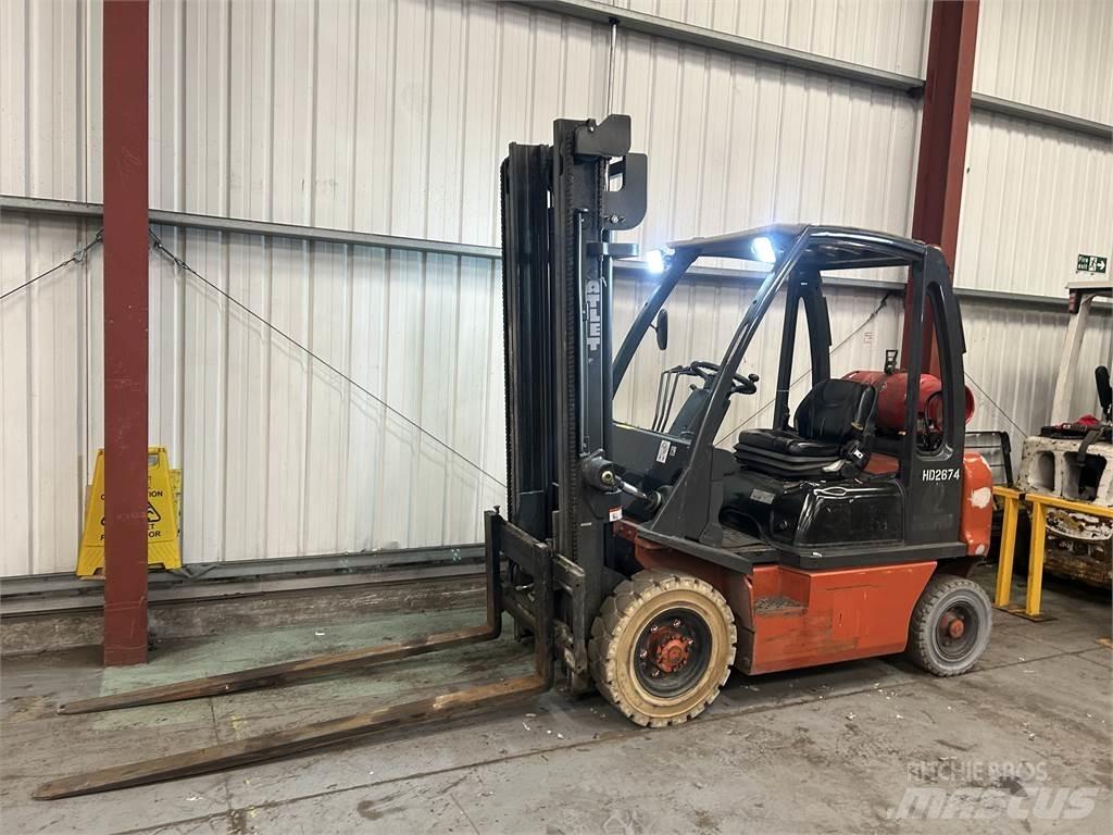 Nissan UD02A20PQ Gázüzemű targoncák