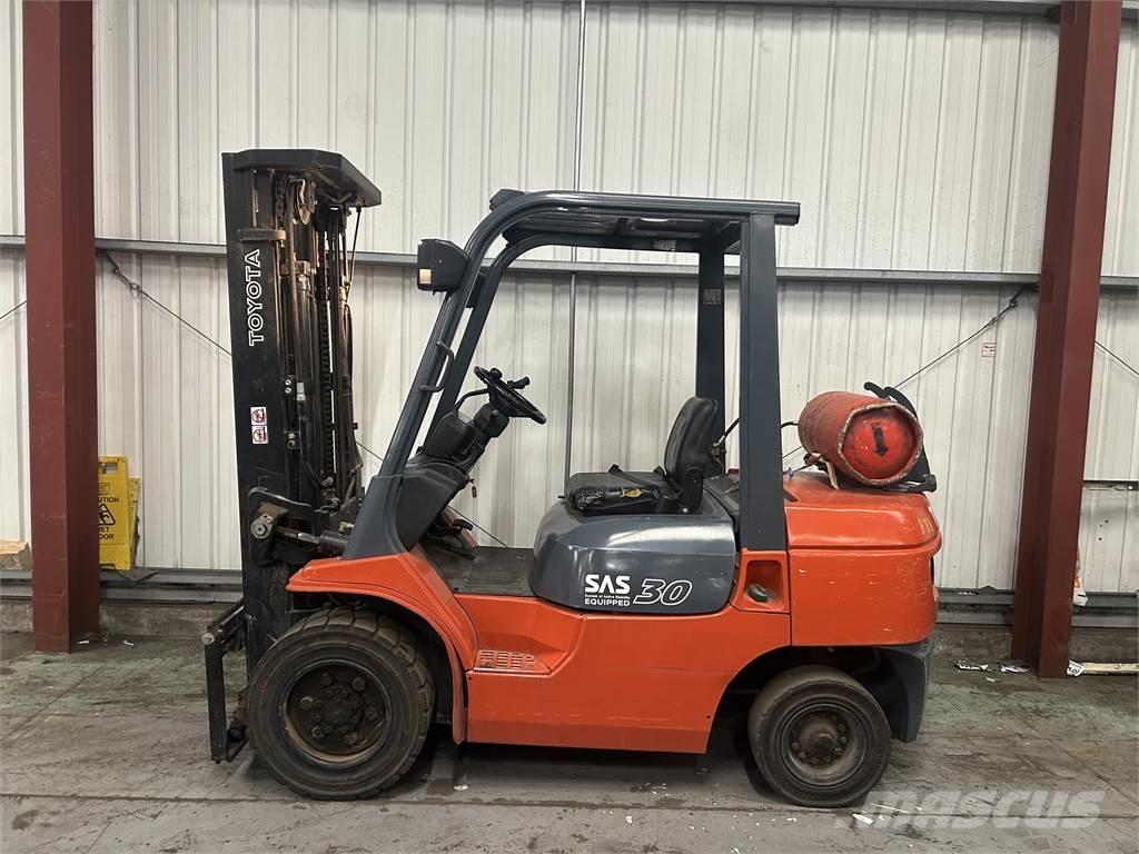 Toyota 7FGF30 Gázüzemű targoncák