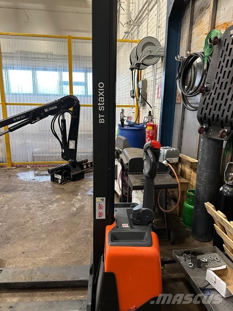 Toyota HWE 100 Gyalogkíséretű targonca