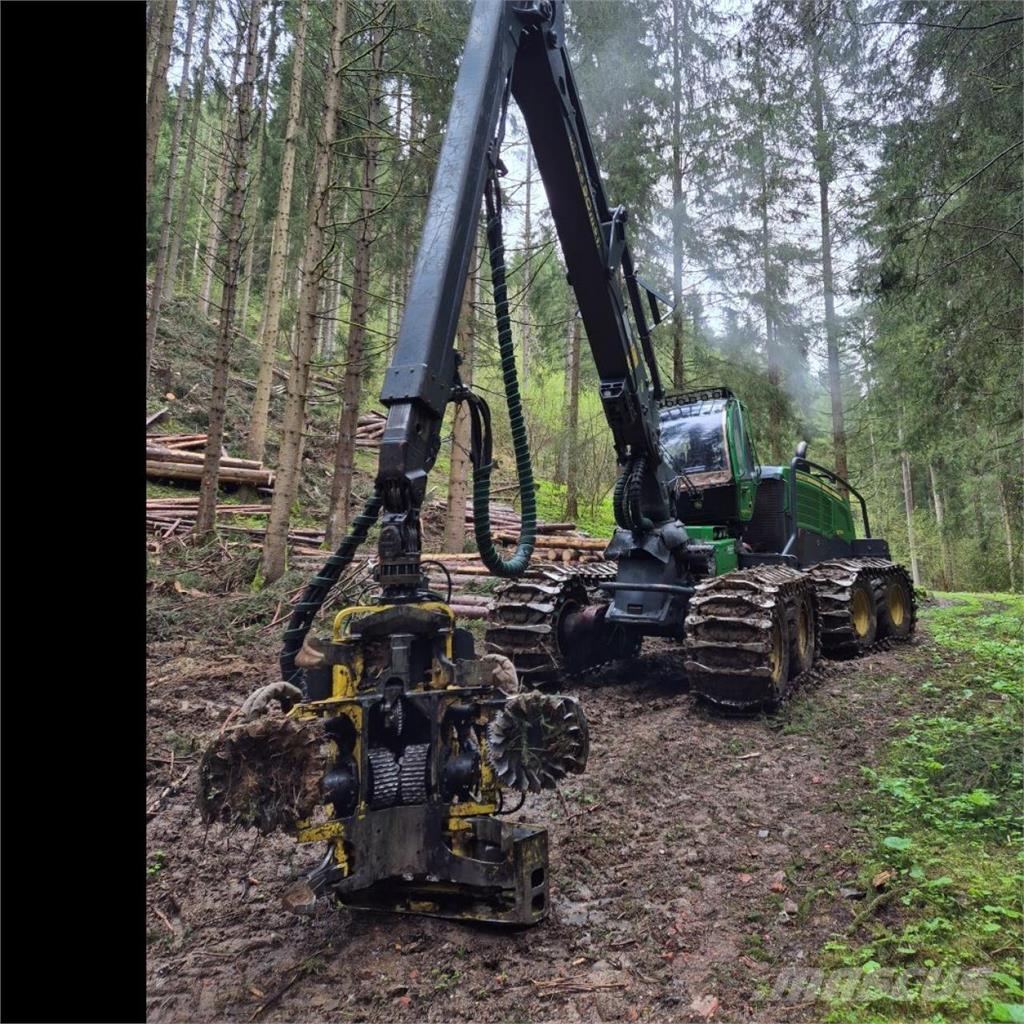 John Deere 1270 G Betakarítók