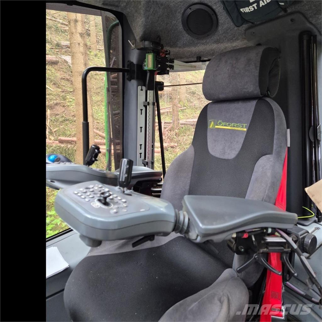 John Deere 1270 G Betakarítók