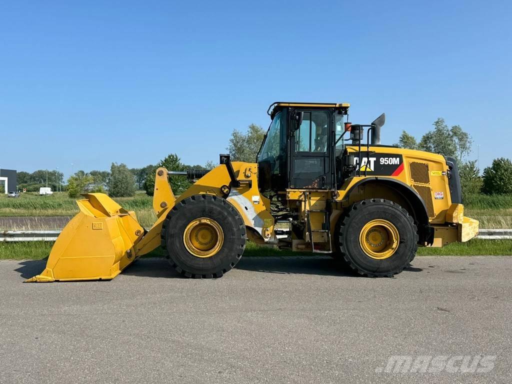CAT 950M Gumikerekes homlokrakodók