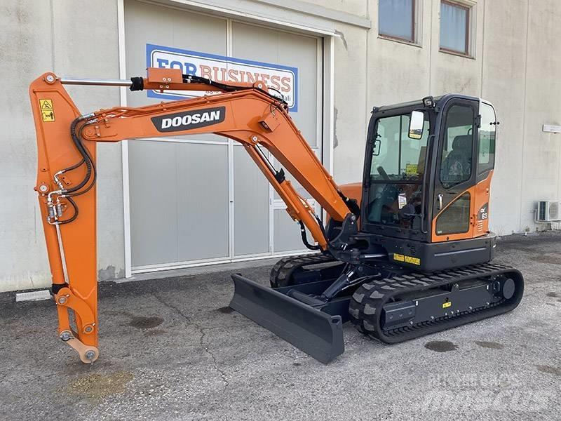 Doosan DX 63-3 Mini kotrók < 7t