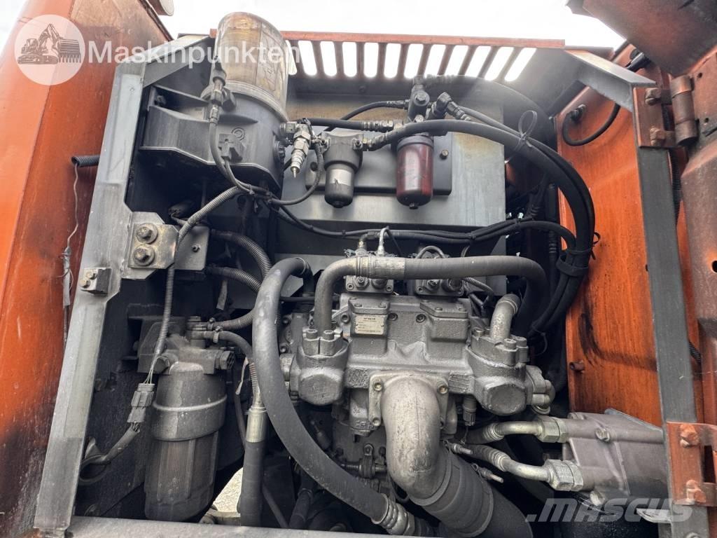 Hitachi ZX 140 W-3 Gumikerekes kotrók