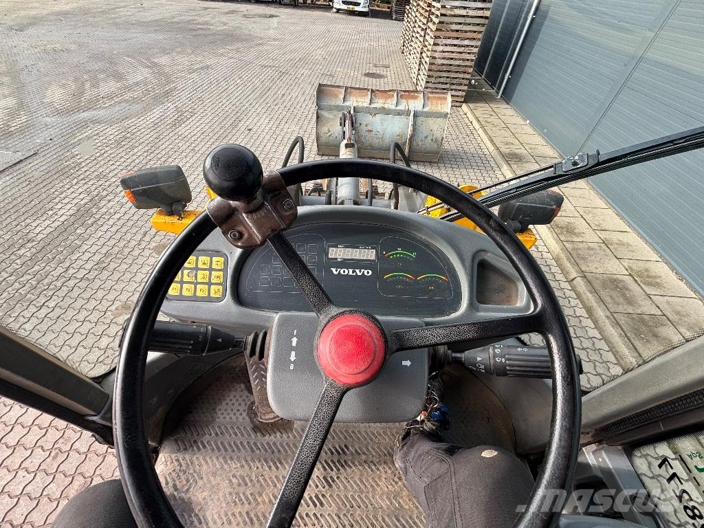 Volvo L 30 Gumikerekes homlokrakodók