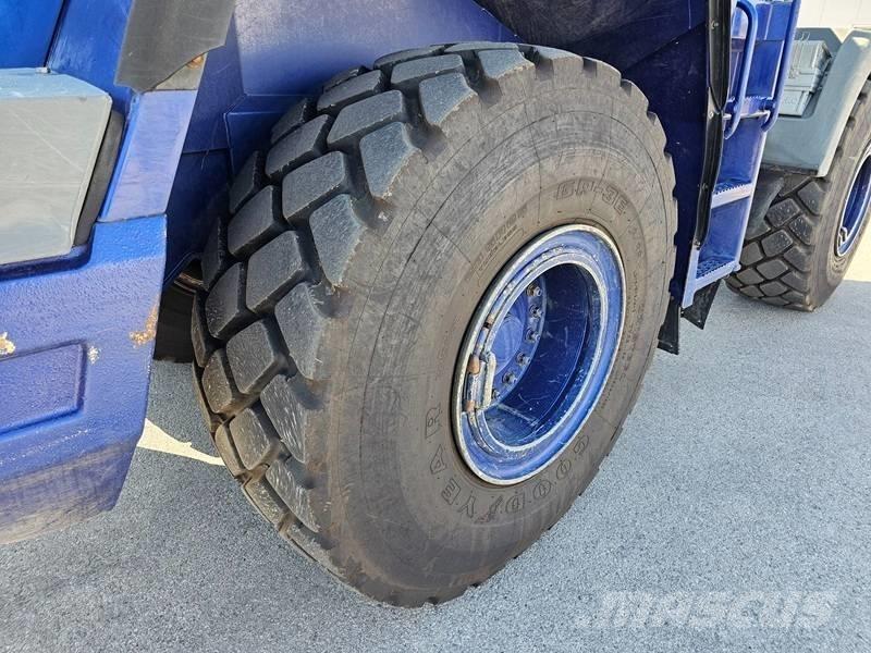 Liebherr L 556 Gumikerekes homlokrakodók