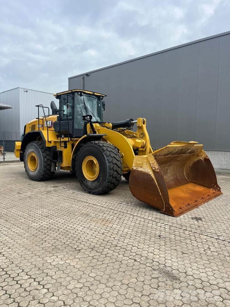 CAT 966 XE Gumikerekes homlokrakodók