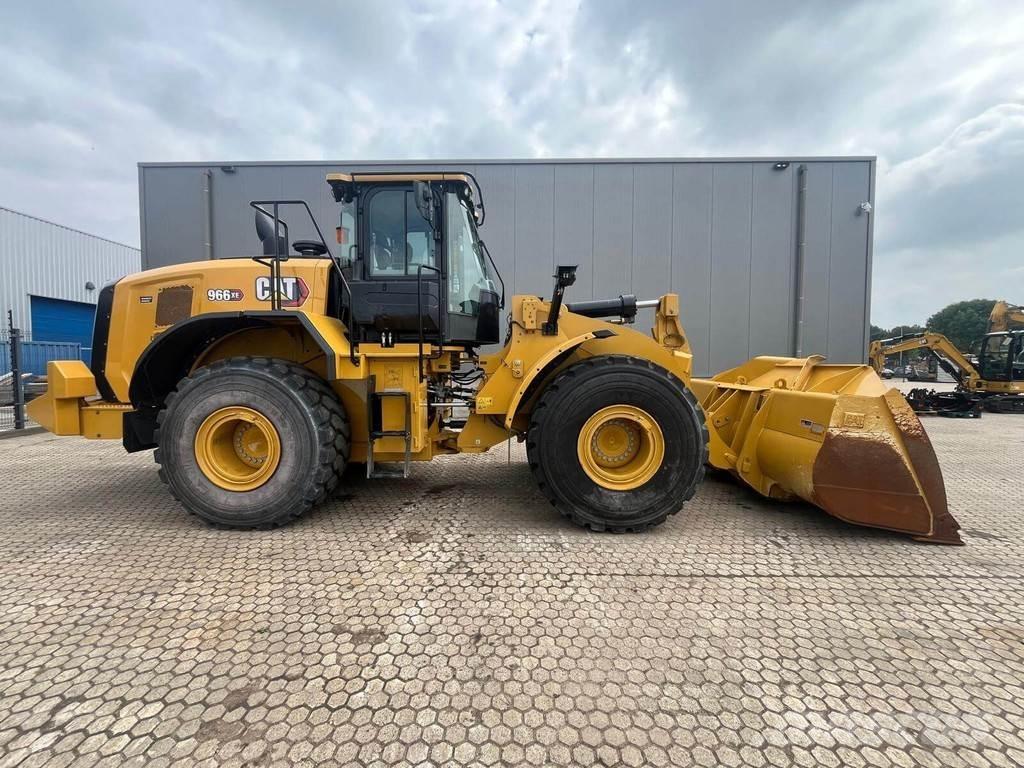 CAT 966 XE Gumikerekes homlokrakodók
