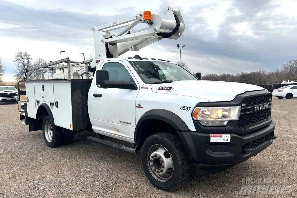 RAM 5500 TRADESMAN Teherautóra szerelt emelők és állványok