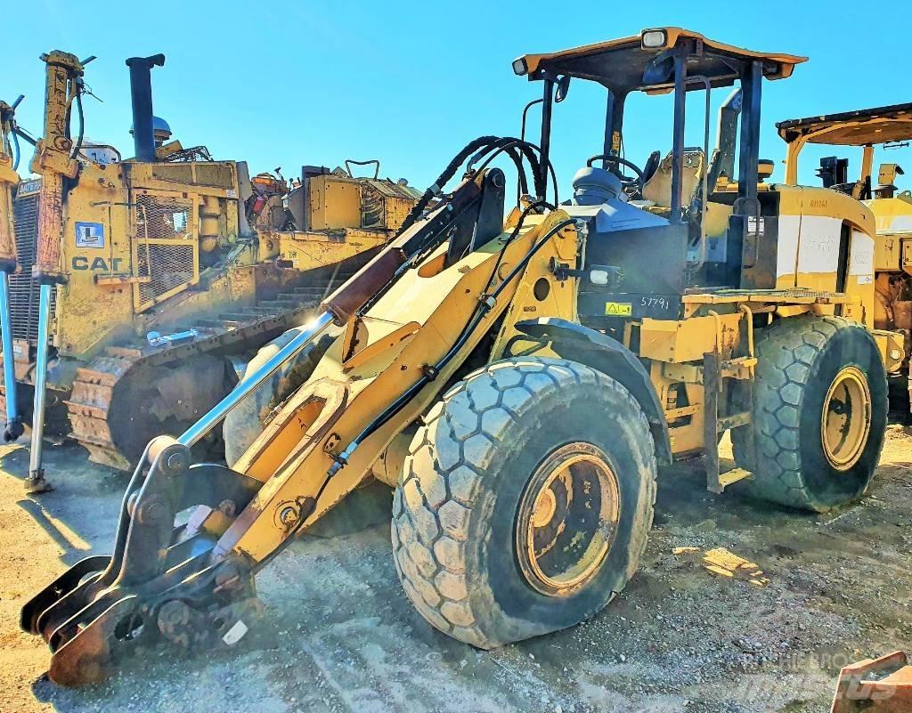 CAT 924 G Gumikerekes homlokrakodók