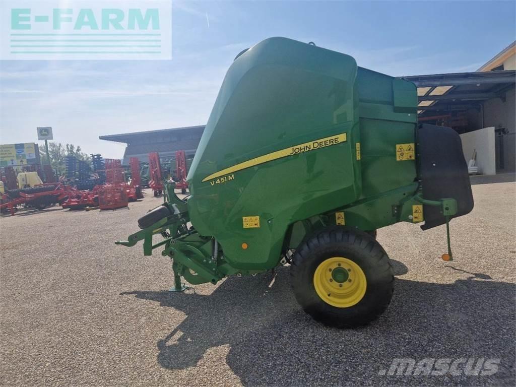 John Deere V451M Szögletes bálázók