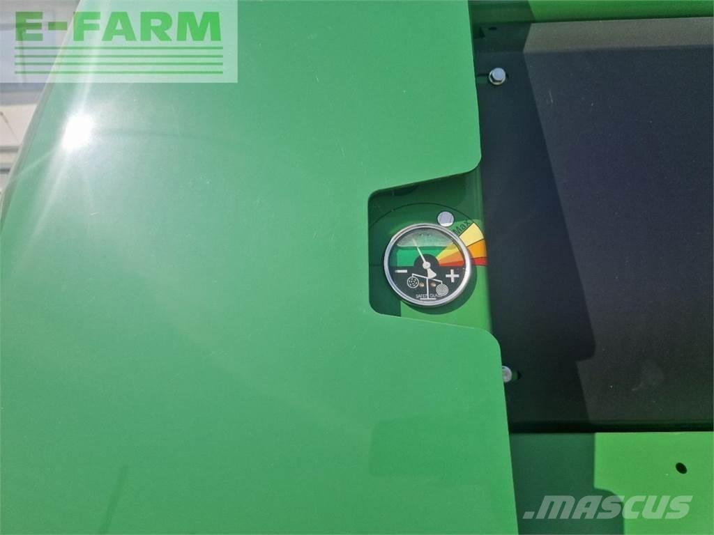 John Deere V451M Szögletes bálázók