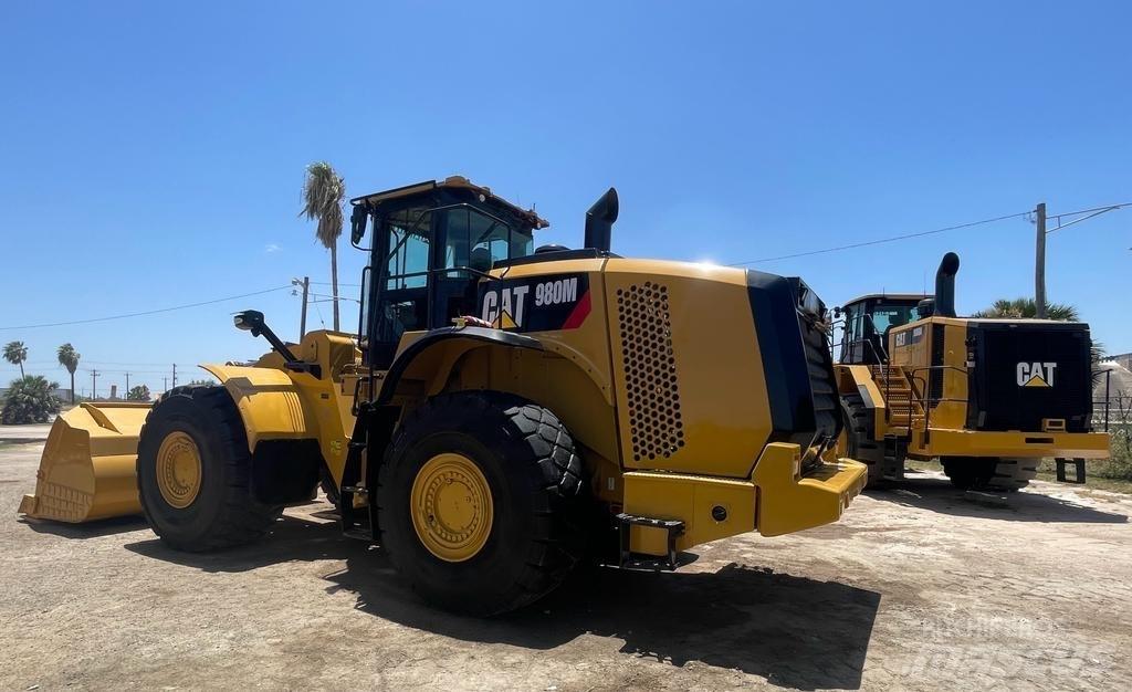 CAT 980M Gumikerekes homlokrakodók