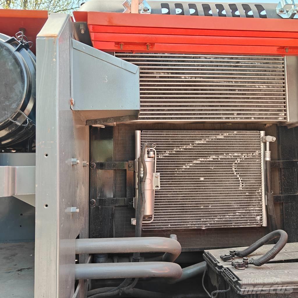 Hitachi ZX200 Lánctalpas kotrók