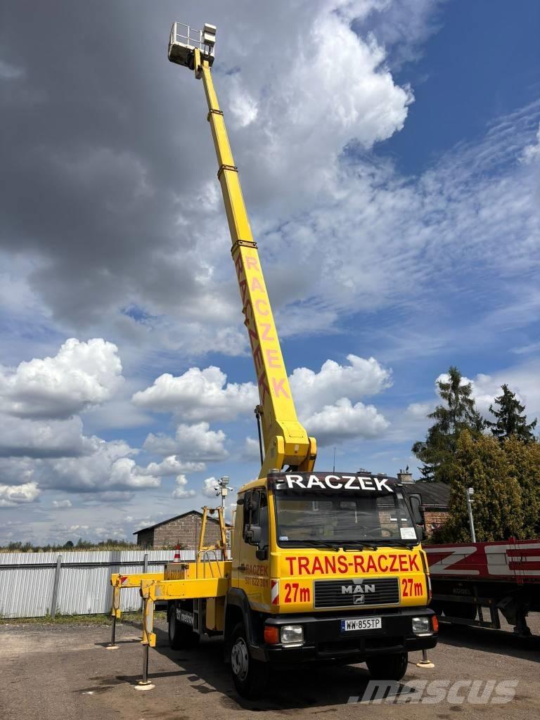 MAN L 2000 Teherautóra szerelt emelők és állványok