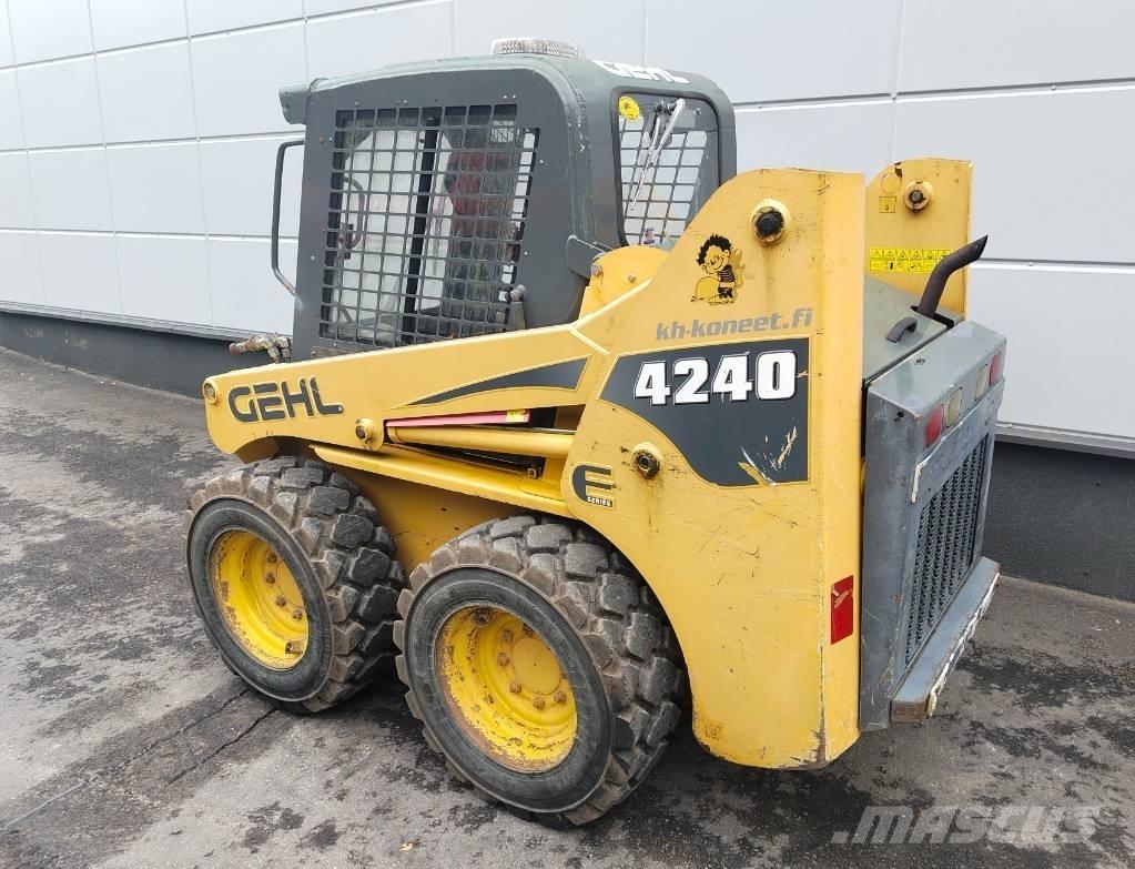 Gehl 4240 E Kompaktrakodók