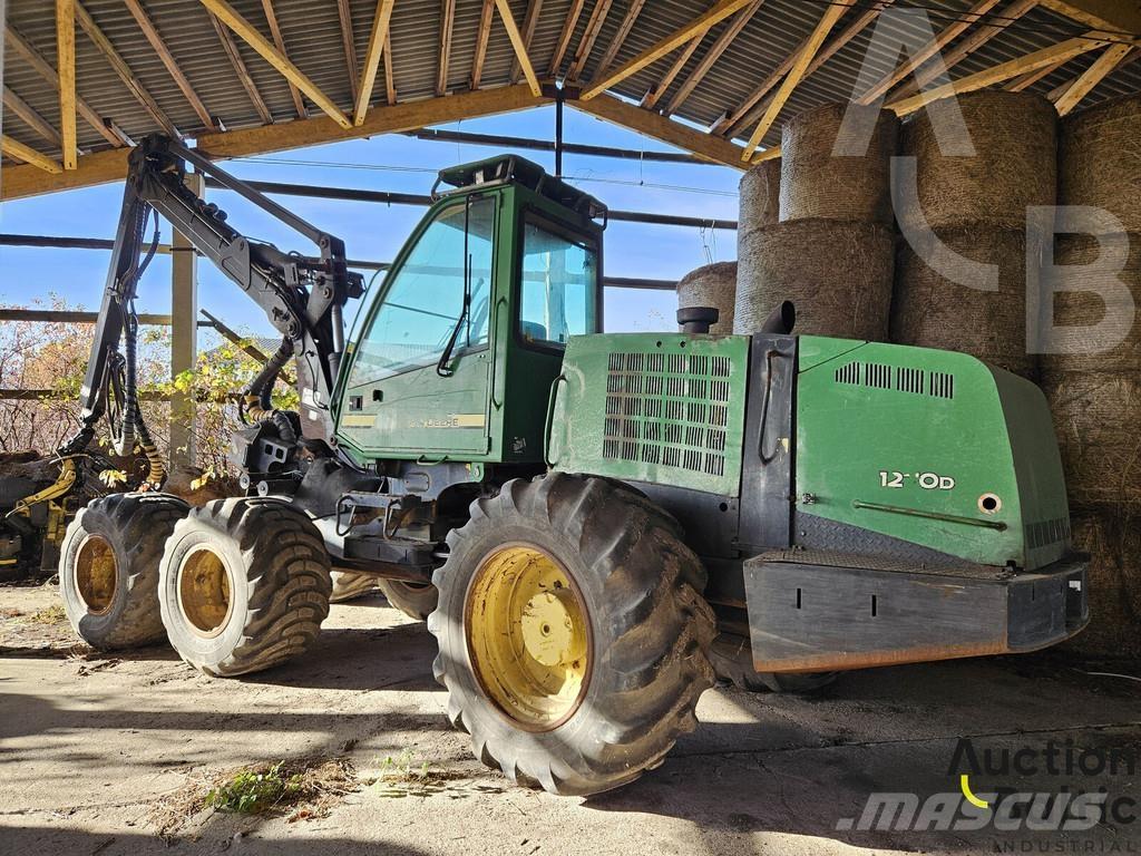 John Deere 1270 D Betakarítók