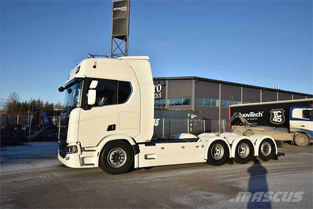 Scania R590 8X4 Fülkés alváz
