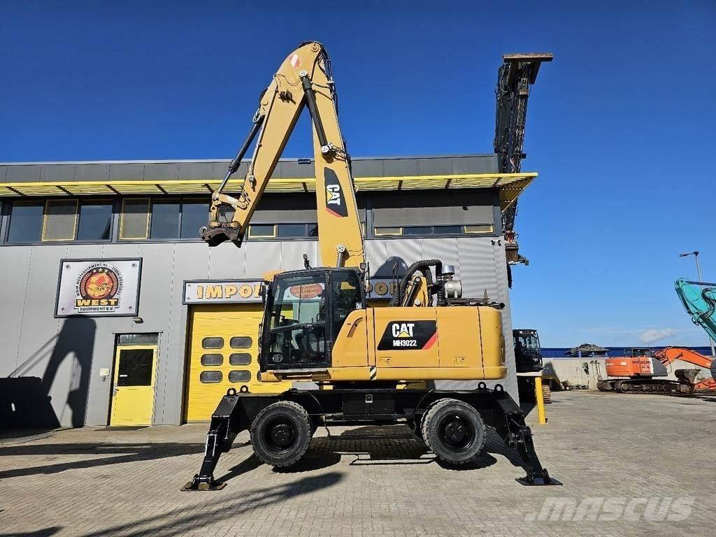 CAT MH 3022 Gumikerekes kotrók