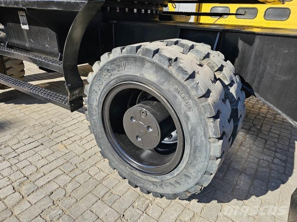 CAT MH 3022 Gumikerekes kotrók