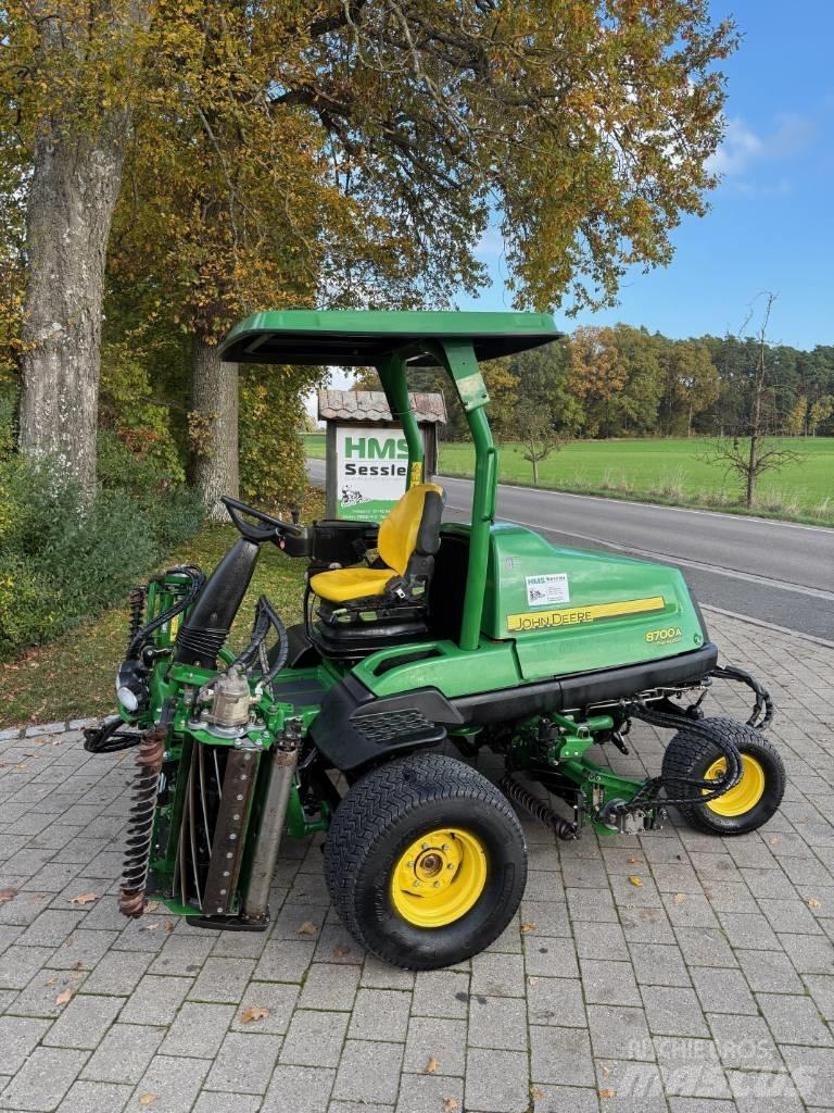 John Deere 8700 A Golfpálya fűnyírók