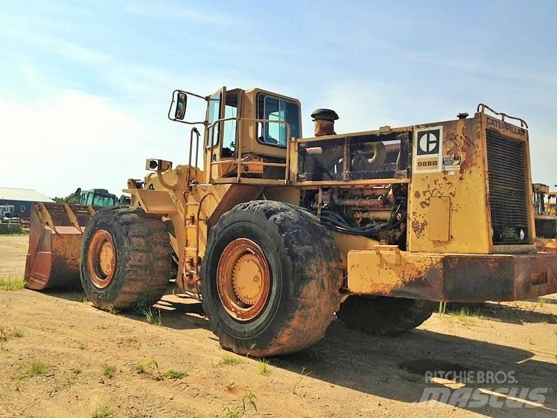 CAT 988 B Gumikerekes homlokrakodók