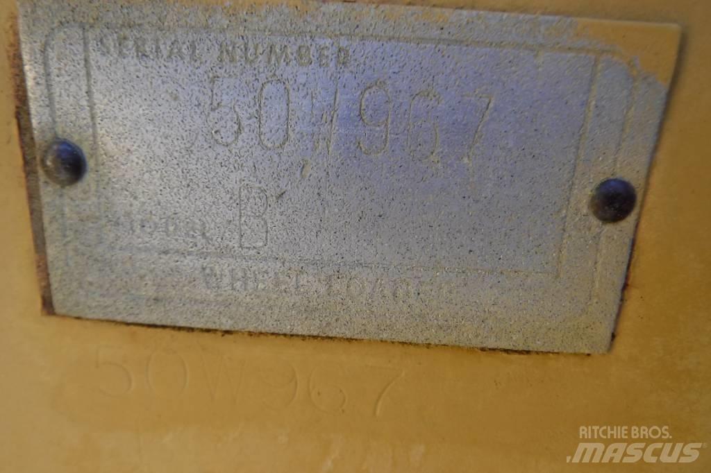 CAT 988 B Gumikerekes homlokrakodók