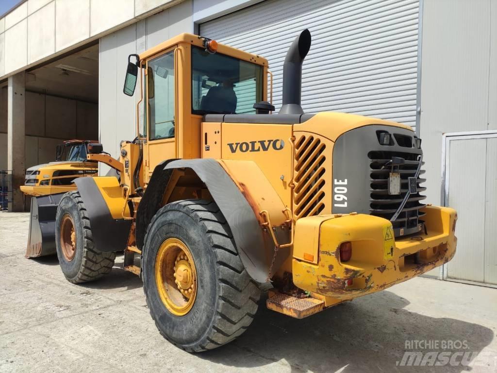 Volvo L 90 E Gumikerekes homlokrakodók