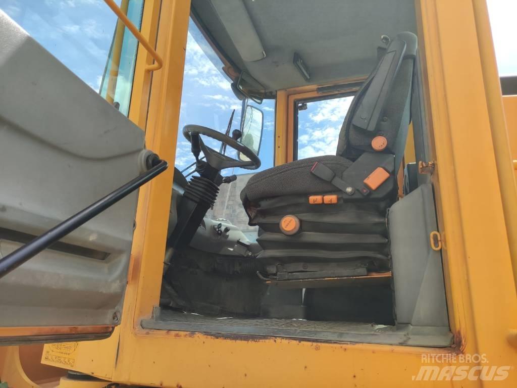 Volvo L 90 E Gumikerekes homlokrakodók