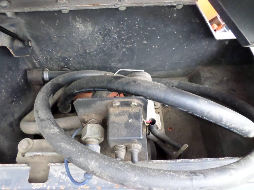 Hitachi ZX 130 W Gumikerekes kotrók