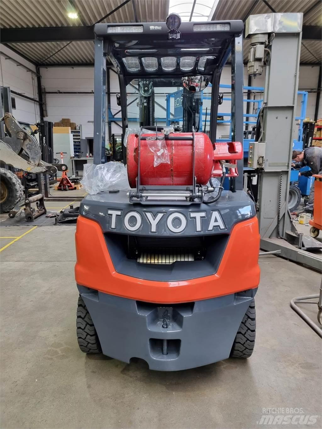 Toyota 02-8FGF25 Gázüzemű targoncák