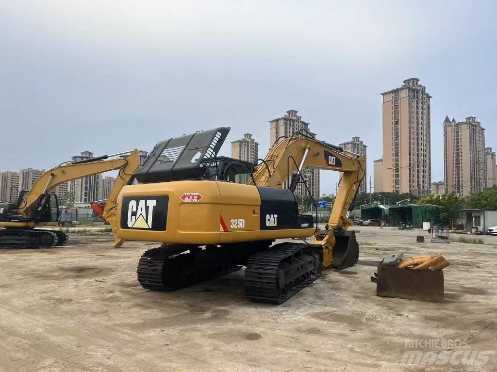 CAT 325D Lánctalpas kotrók