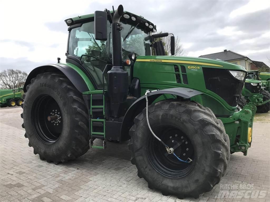John Deere 6250R Traktorok