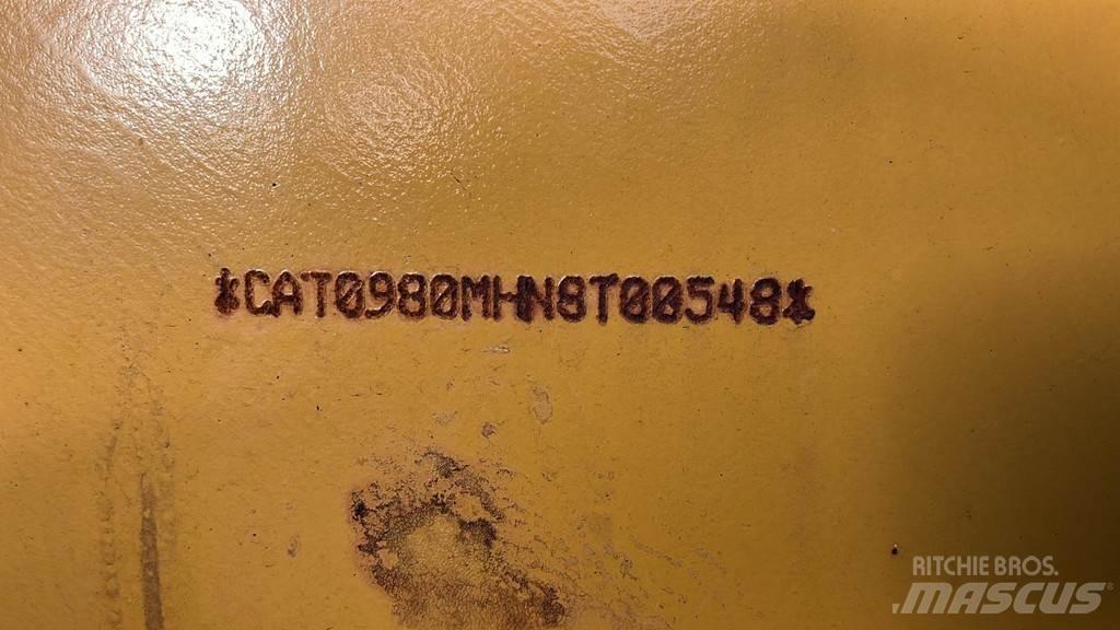 CAT 980M Gumikerekes homlokrakodók