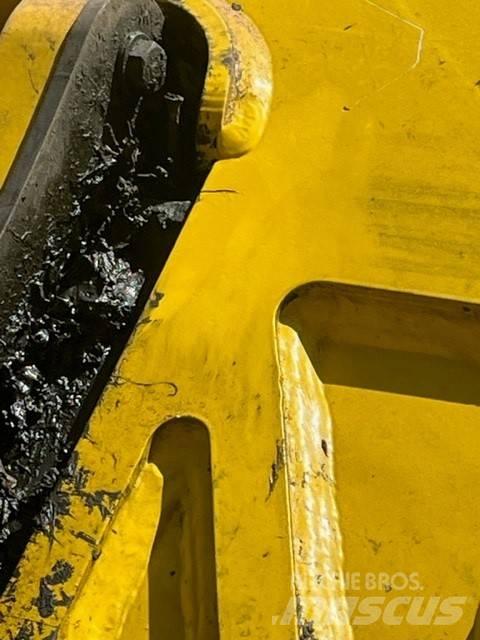 Menzi Muck M545A Gumikerekes kotrók