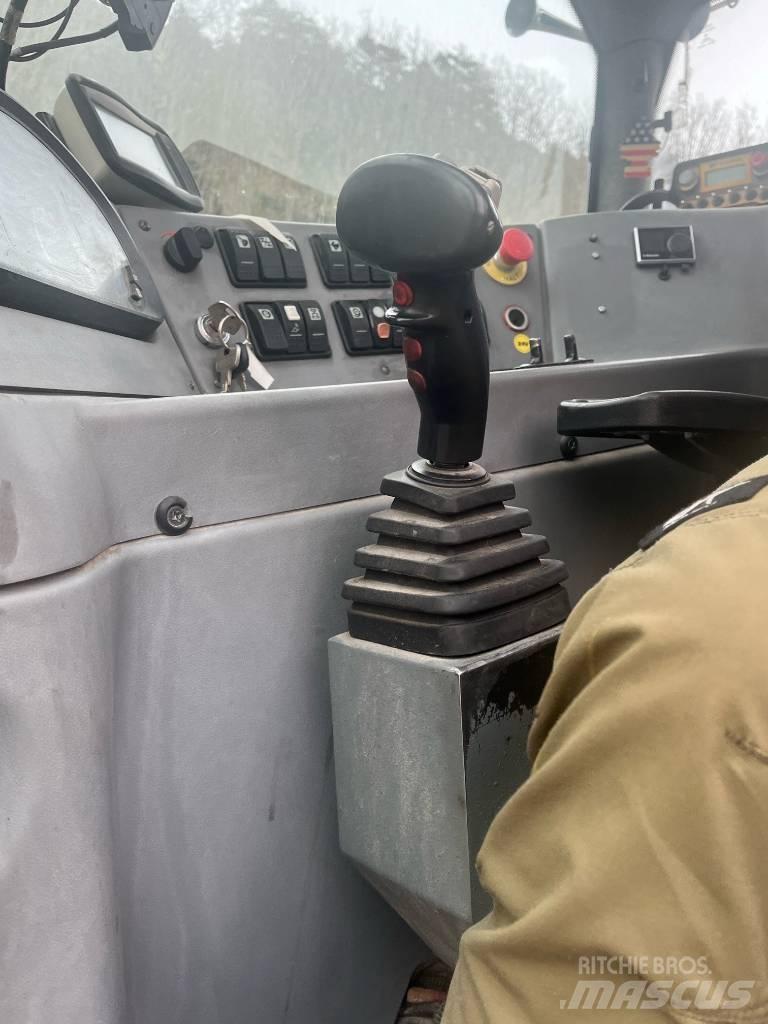 Menzi Muck M545A Gumikerekes kotrók