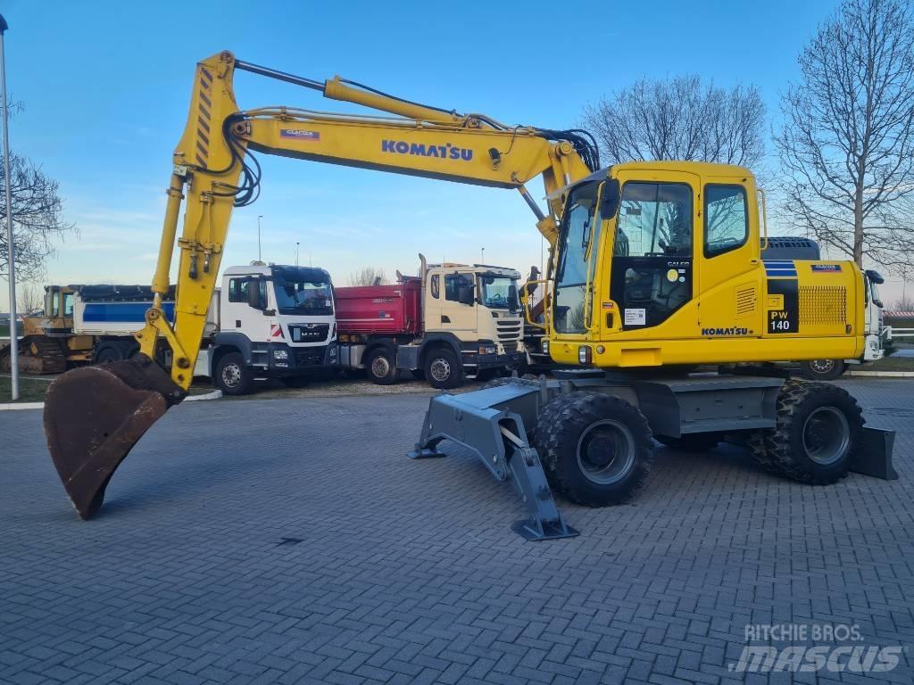 Komatsu PW 140-7 Gumikerekes kotrók