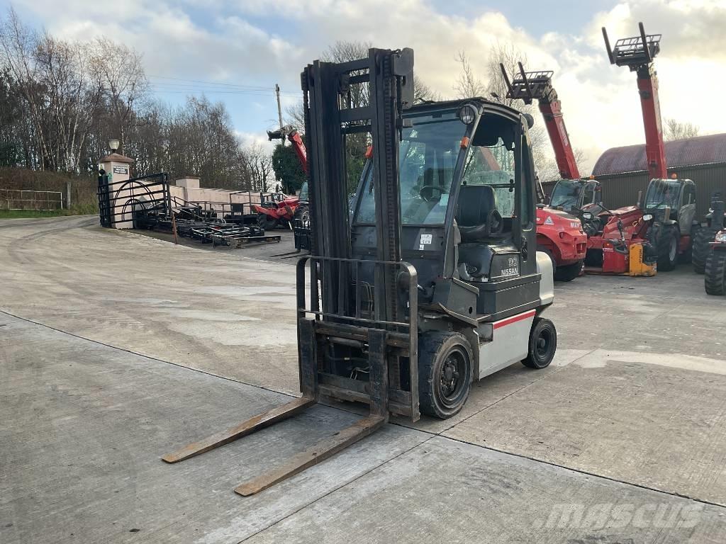 Nissan 30 Forklift Teleszkópos rakodók