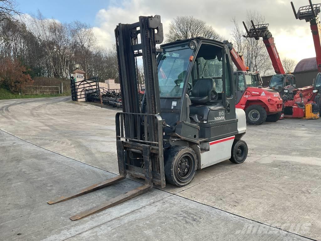 Nissan 30 Forklift Teleszkópos rakodók