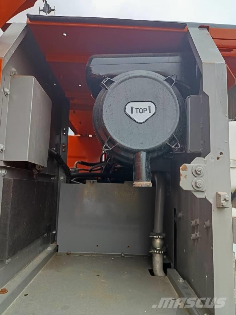 Hitachi ZX 210 Lánctalpas kotrók