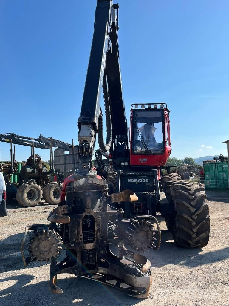 Komatsu 951 Betakarítók