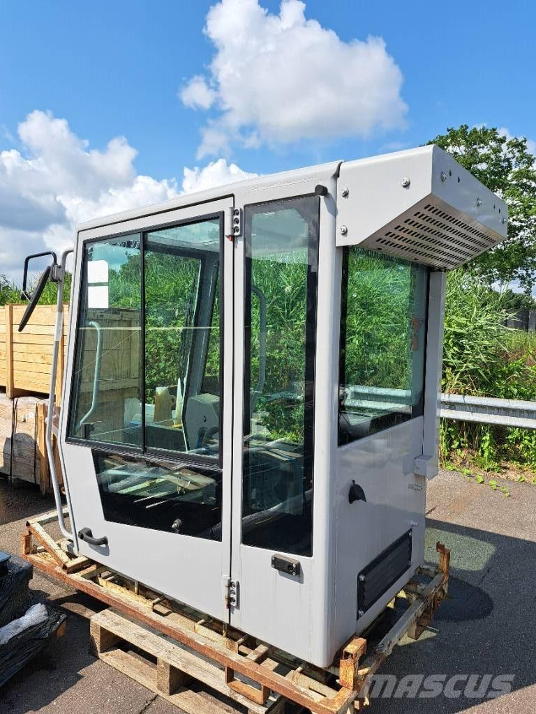 Fuchs D & E Cabin Vezetőfülke és belső tartozékok