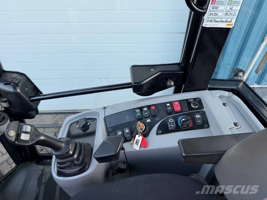 CAT 907 H Gumikerekes homlokrakodók