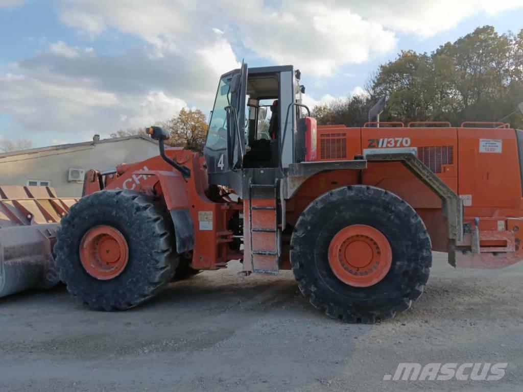 Hitachi ZW 370 Gumikerekes homlokrakodók