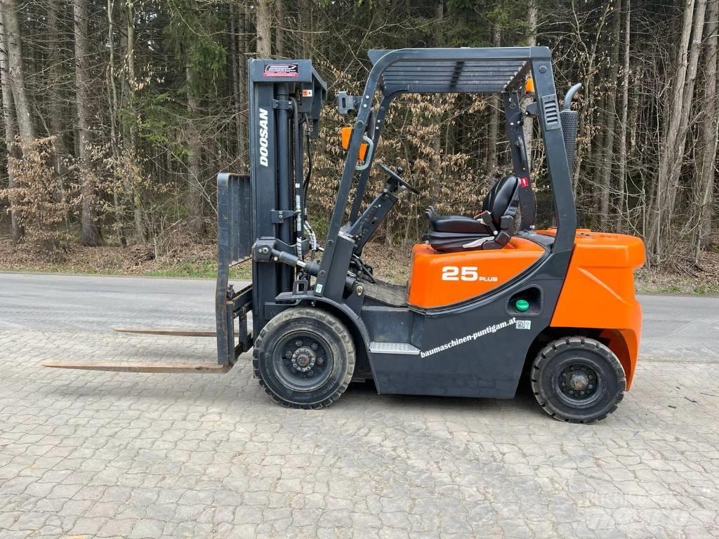 Doosan D 25 GP Dízel targoncák