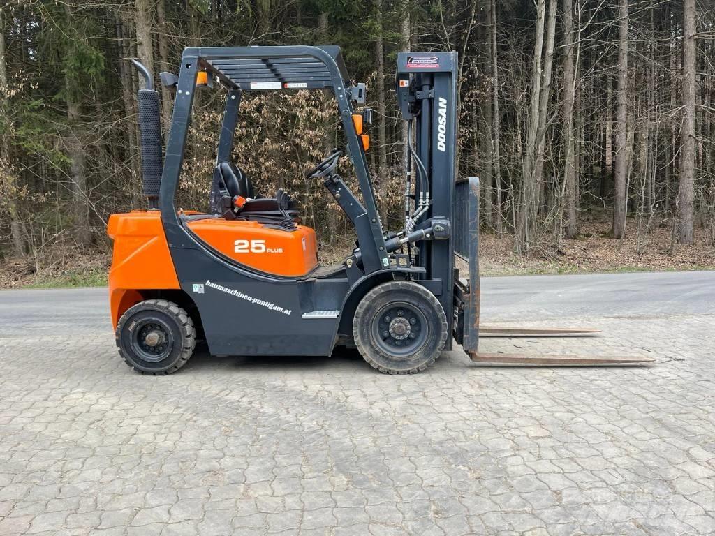Doosan D 25 GP Dízel targoncák