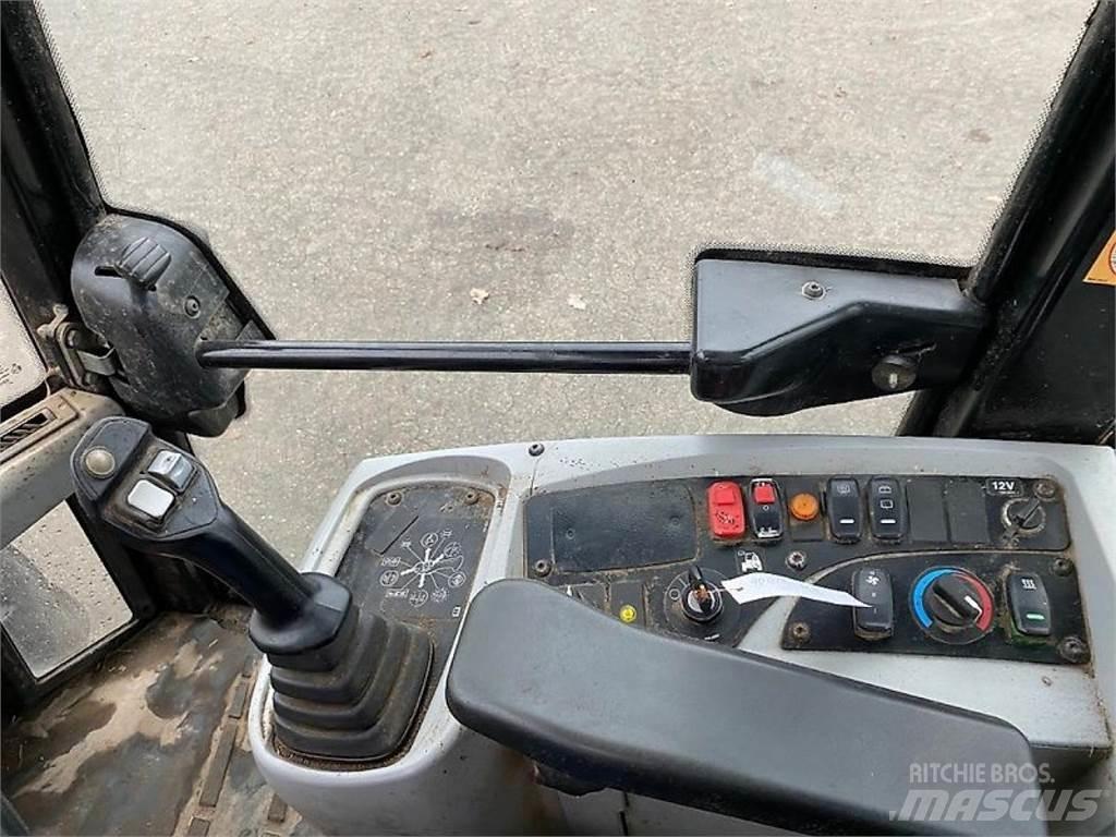 CAT 908M Gumikerekes homlokrakodók