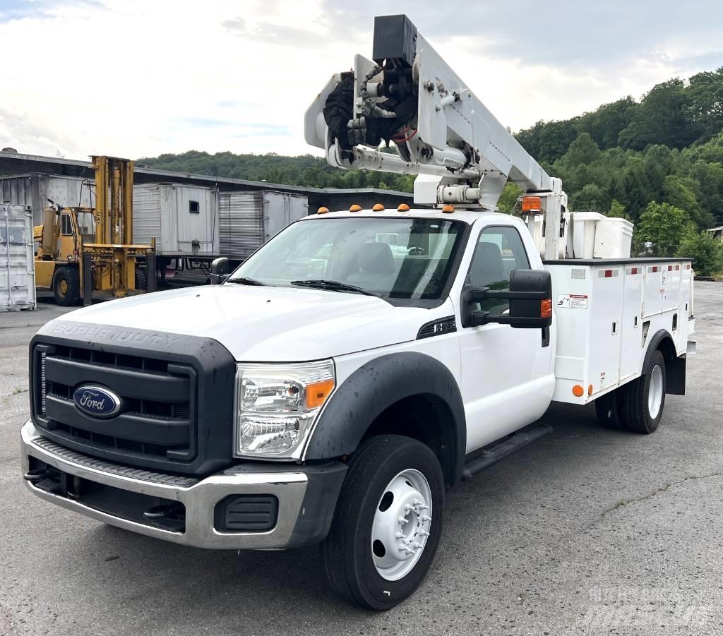 Ford F 550 Teherautóra szerelt emelők és állványok
