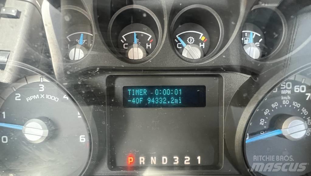 Ford F 550 Teherautóra szerelt emelők és állványok